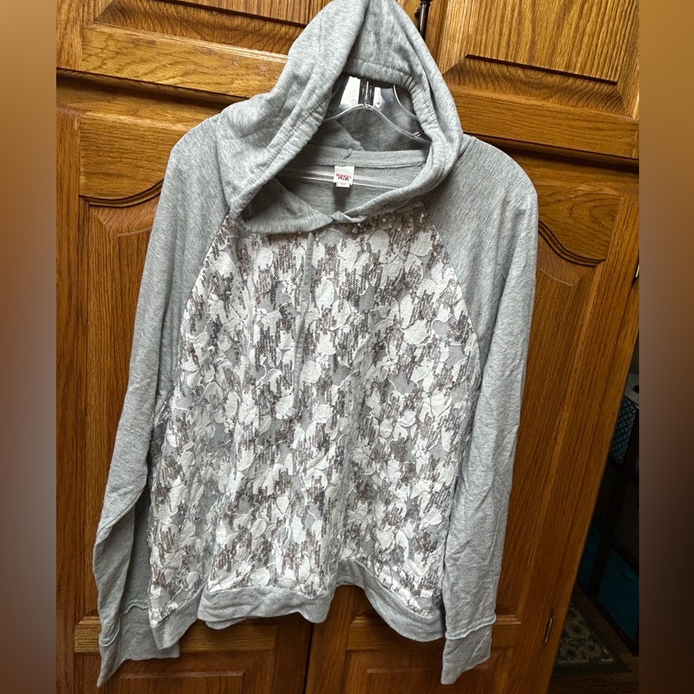 Hooded shirt